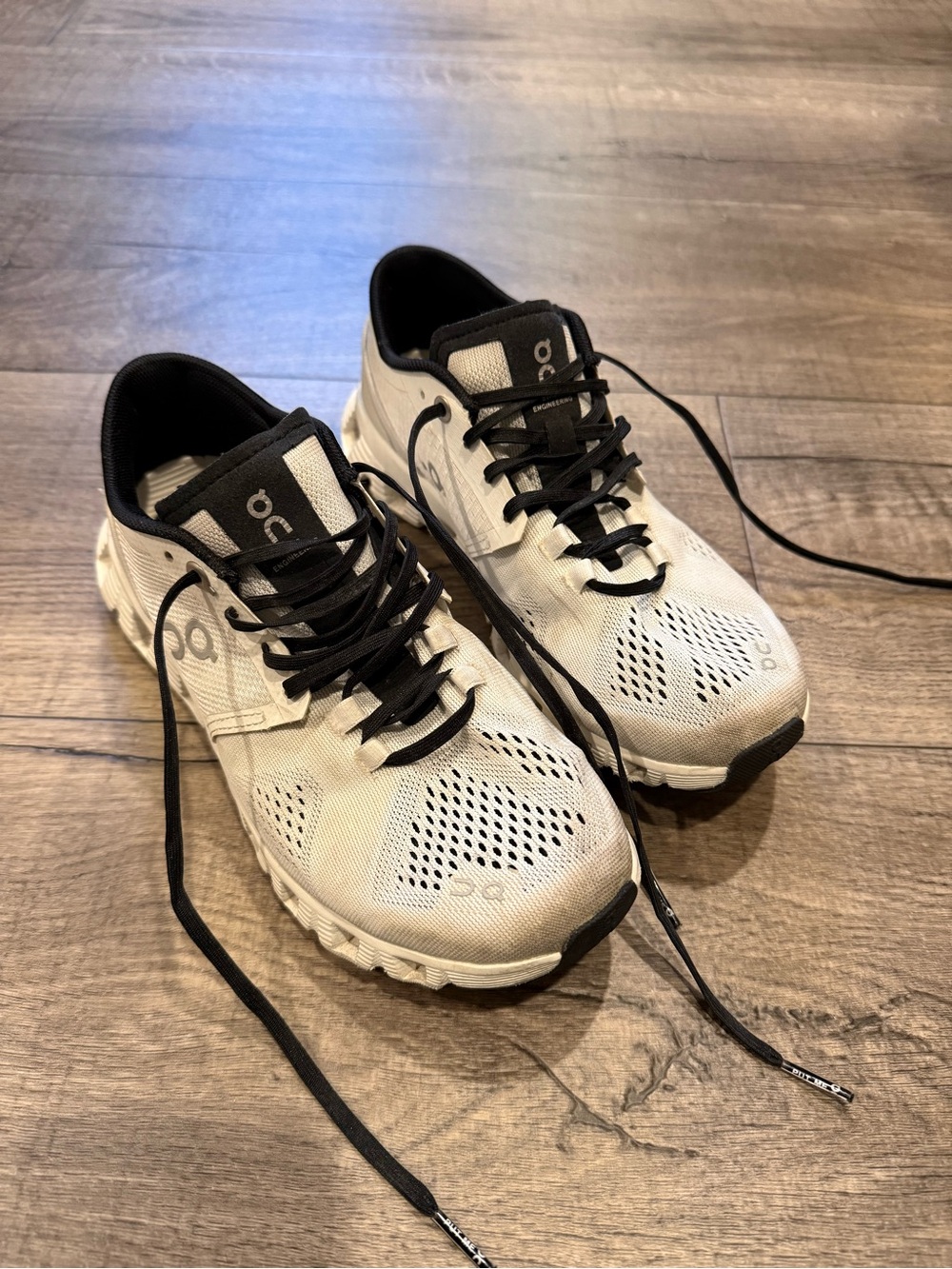 On Running White and Black Women Shoes - PRICE REFLECTS CONDITION